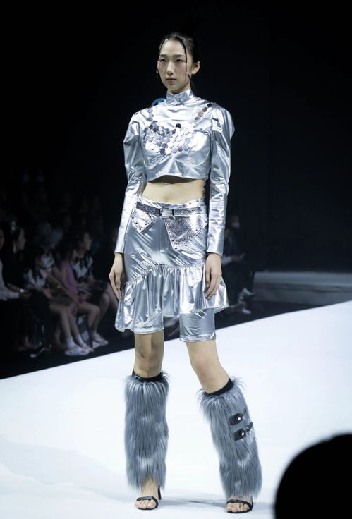 00后設計師亮出畢業答卷，北京服裝學院時裝周詮釋新生代時尚力量